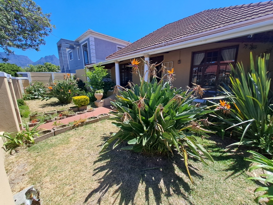 5 Bedroom Property for Sale in Athlone Western Cape